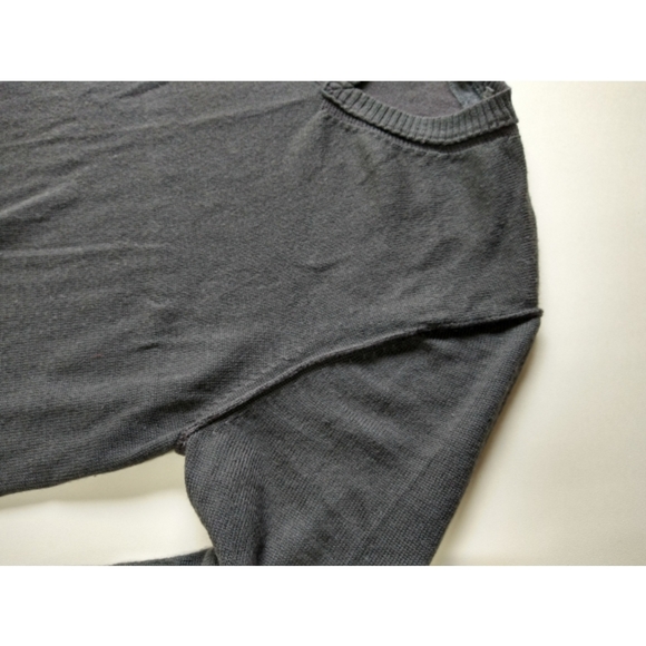 100% Extra Fine Merino Wool Transcript Gray V-Neck Medium Weight Sweater - Picture 4 of 9